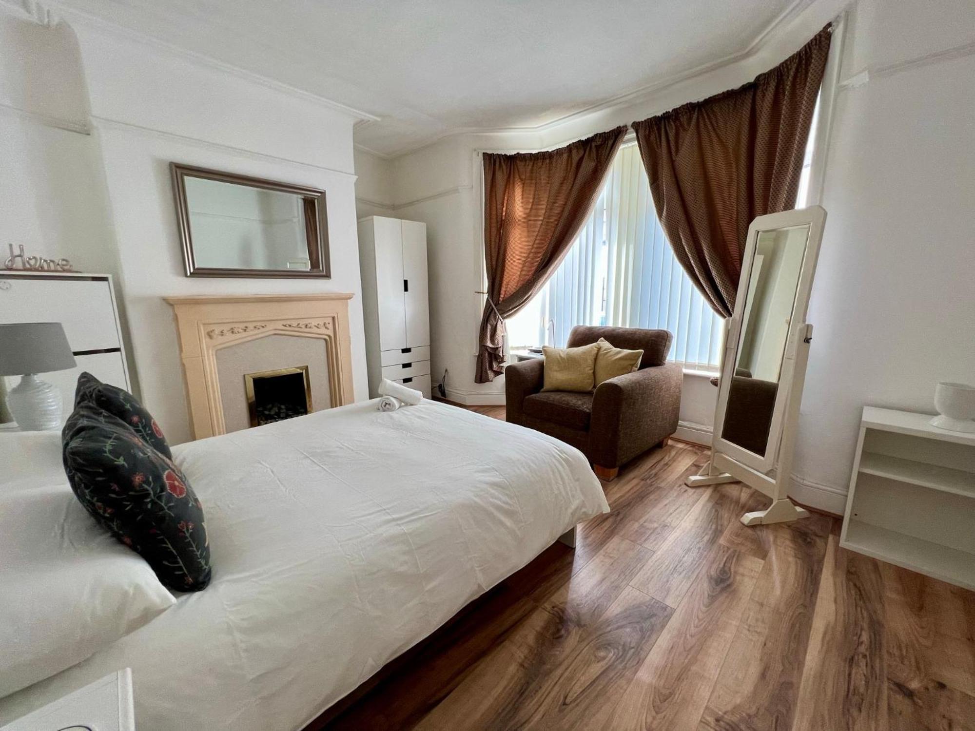 2025 Award Winner Liverpool Ivy House - 4 Bedrooms Exterior photo