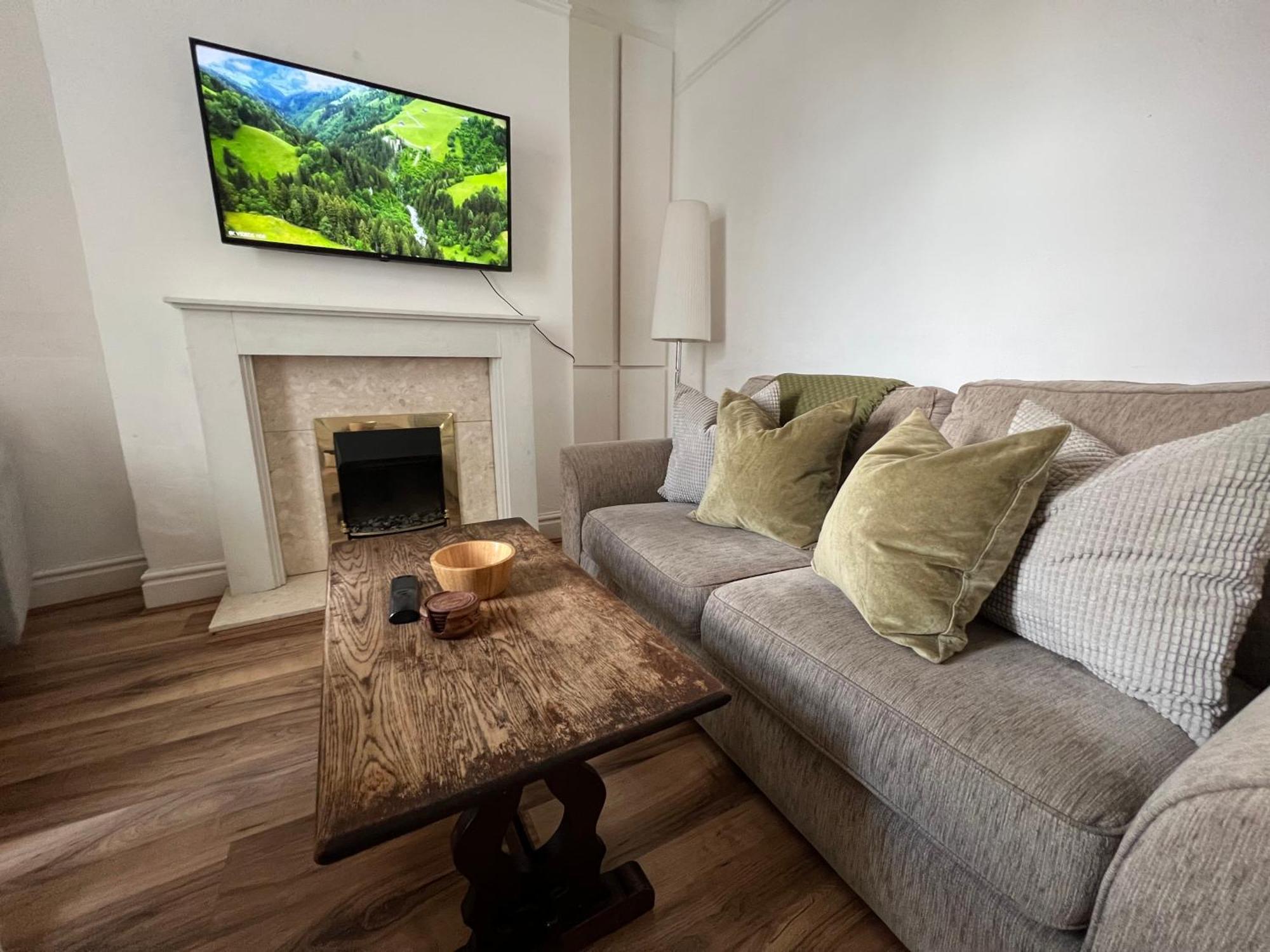 2025 Award Winner Liverpool Ivy House - 4 Bedrooms Exterior photo
