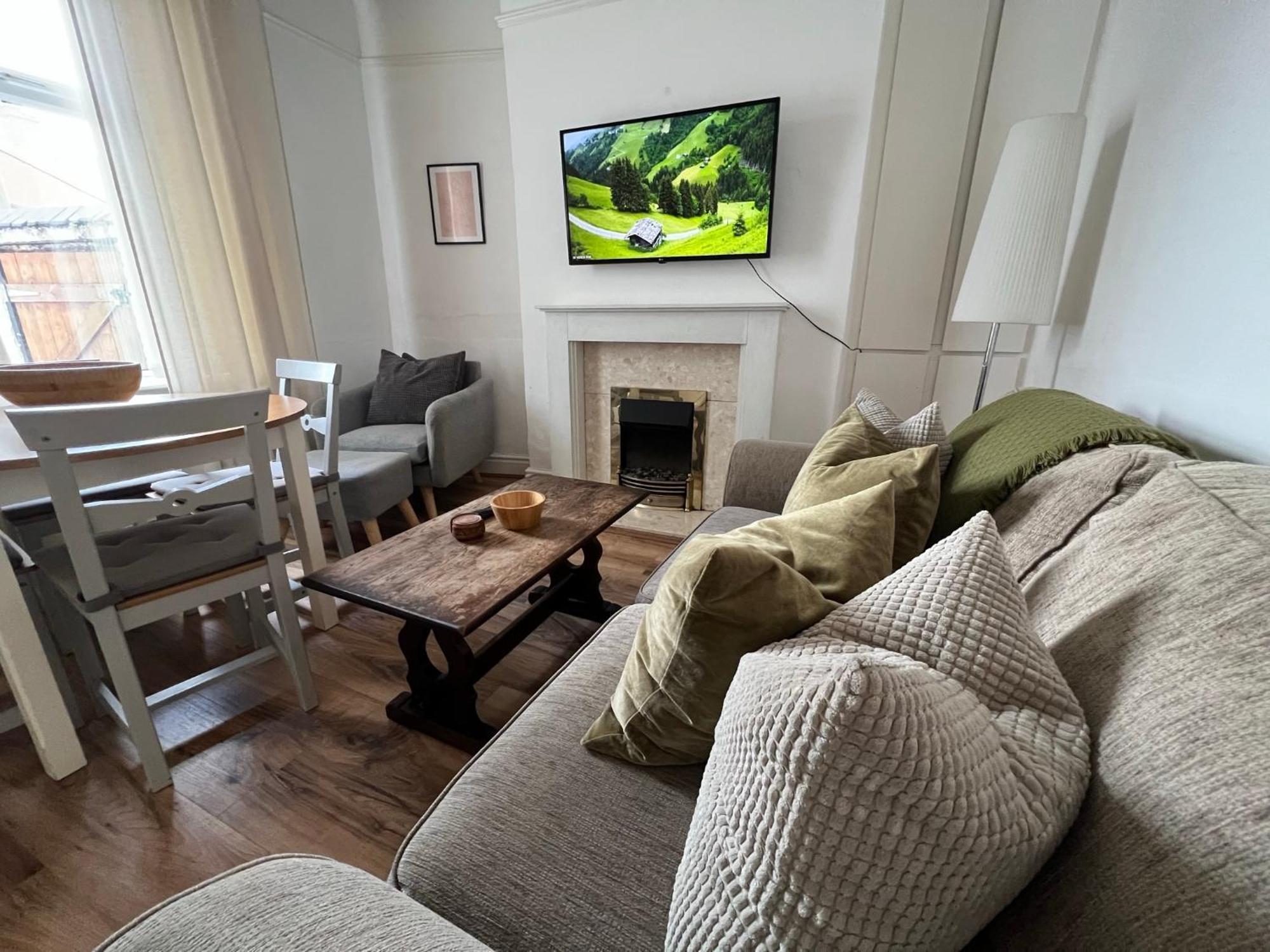 2025 Award Winner Liverpool Ivy House - 4 Bedrooms Exterior photo